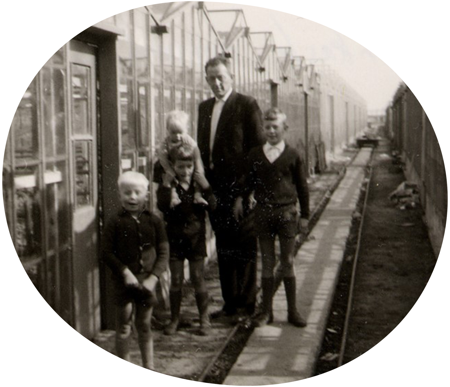 Terug naar 1950, Jan van der Knaap met zijn kinderen.
